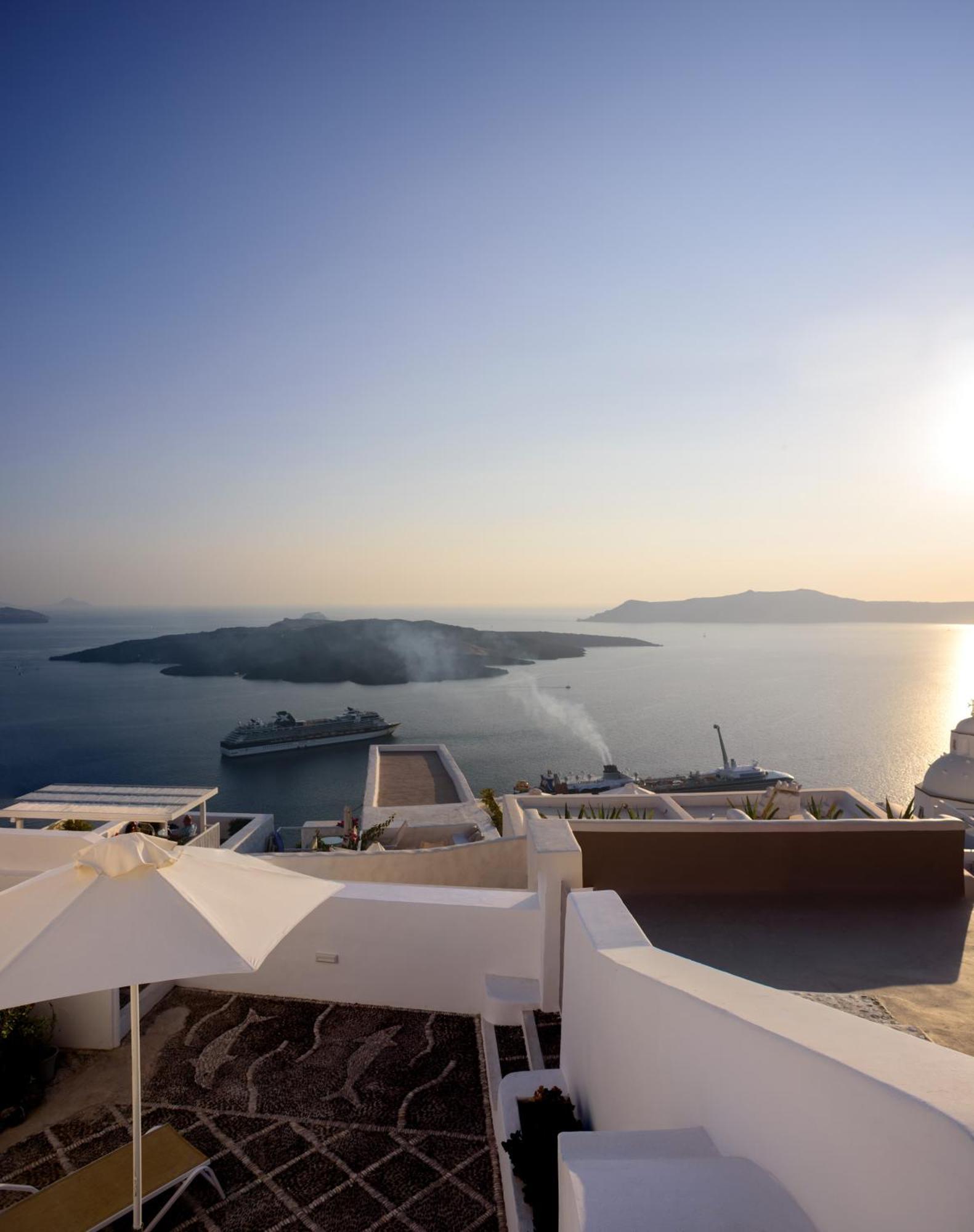 Anemos Family Suites Fira  Exteriér fotografie