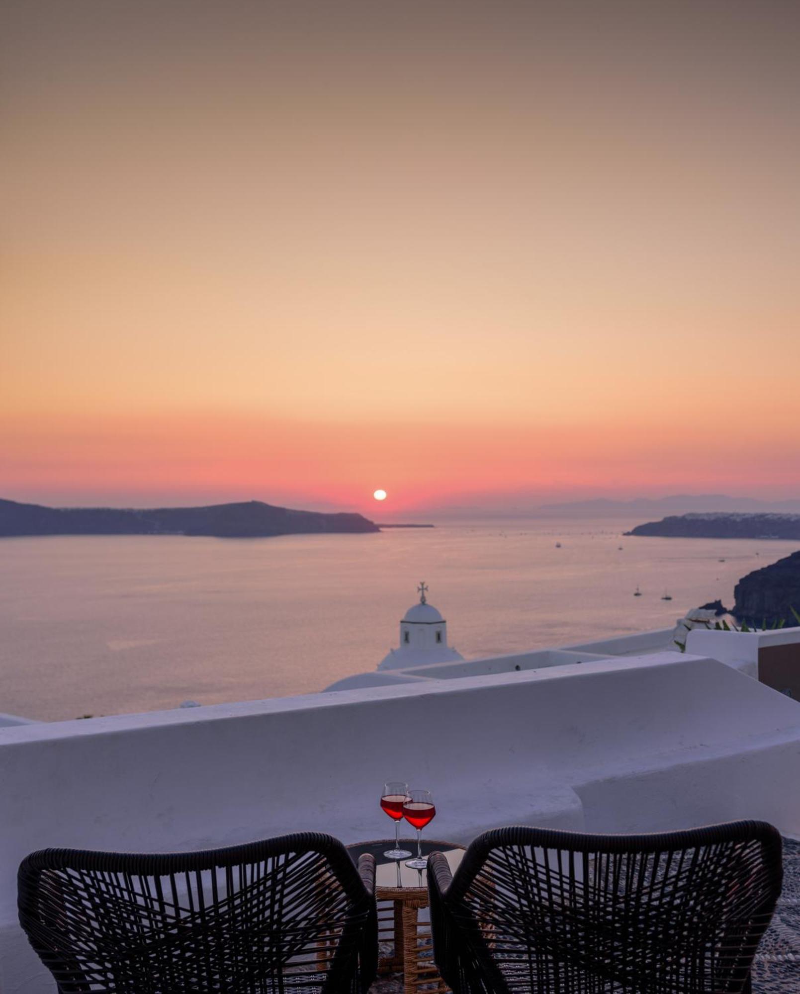 Anemos Family Suites Fira  Exteriér fotografie